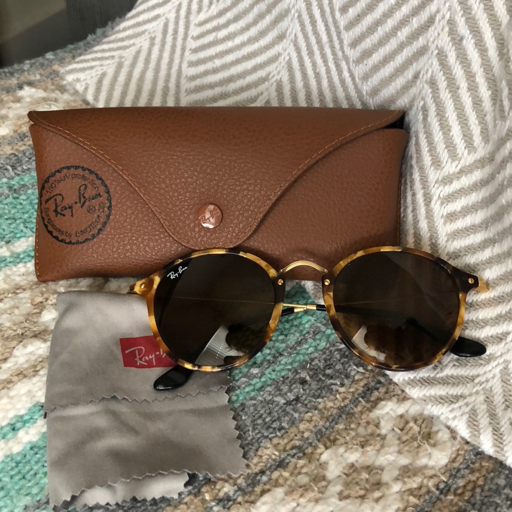 Ray Ban round fleck in gold/tortoise